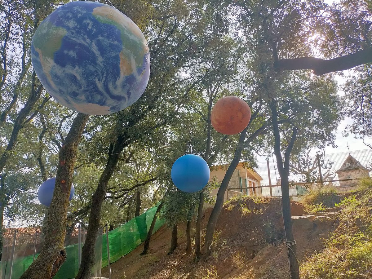 Avui els astronautes i els planetes hem gaudit moltíssim aprenent més coses de l’espai en un entorn preciós!💫🪐🧑🏽‍🚀👩🏽‍🚀