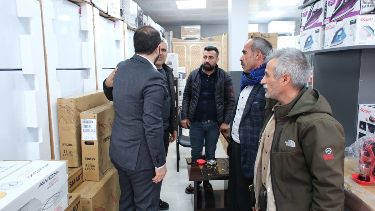“İnsanların En Hayırlısı İnsanlara Faydası Olandır”.İnancıyla #Siverek’in Hizmetkârlığına Talibiz..

İlçemizin değerli Çarşı Esnaflarımıza Ziyaret Gerçekleştirdik.Güzel Dilekleri Mutlu Hayalleri var…