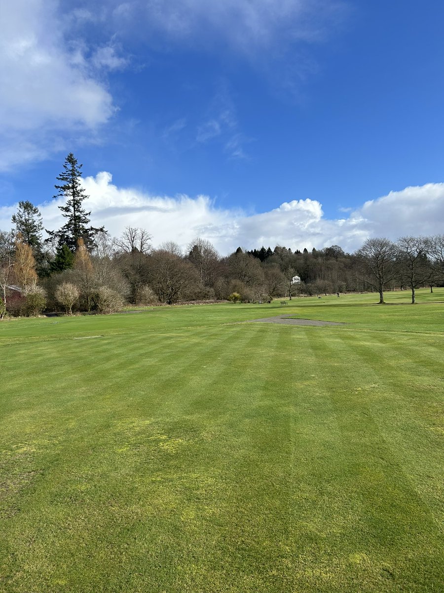 BuchananClub's tweet photo. Hand cut on the tees and a little tidy up, 🤞🏻for some dry weather very soon 🙏🏻 https://t.co/qXuzIvsEXL
