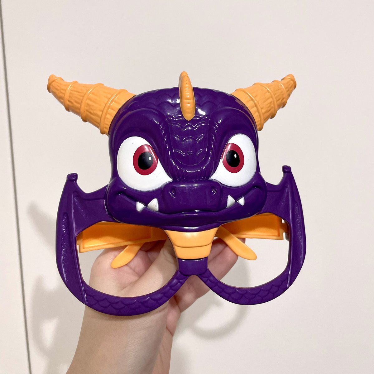 _Koffeemilk_'s tweet photo. This is the funniest and most charming item in my collection :D

#SpyroTheDragon #Spyro #Skylanders #SpyroCollection #Merch https://t.co/doqkHtAB4Y