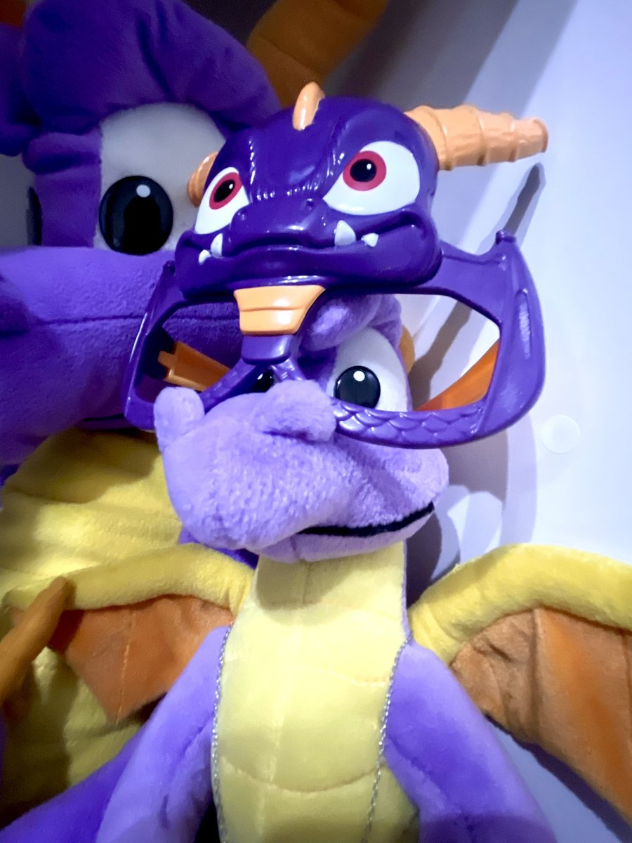 _Koffeemilk_'s tweet photo. This is the funniest and most charming item in my collection :D

#SpyroTheDragon #Spyro #Skylanders #SpyroCollection #Merch https://t.co/doqkHtAB4Y