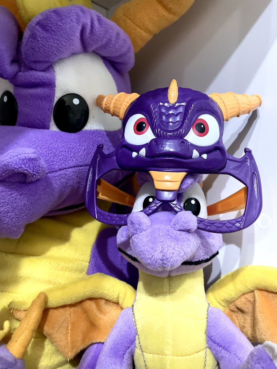 _Koffeemilk_'s tweet photo. This is the funniest and most charming item in my collection :D

#SpyroTheDragon #Spyro #Skylanders #SpyroCollection #Merch https://t.co/doqkHtAB4Y