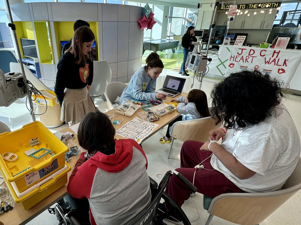 Leon’s Roar had the incredible opportunity to spend time with some amazing young warriors, sharing smiles as we dived into the world of Lego robots. A huge thank you to the staff at Joe DiMaggio’s for welcoming us and to every brave patient and parent who participated.