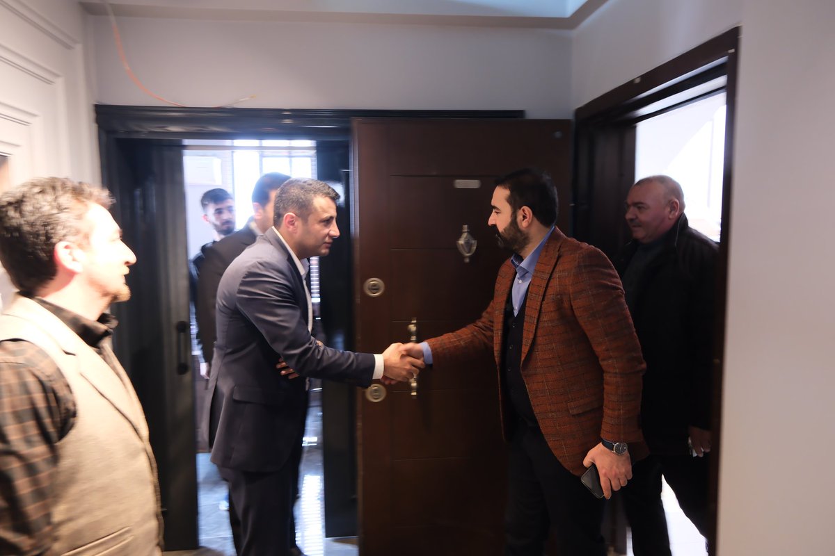 Belediye Meclis Üyemiz Sn. Avukat Muhittin Nasanlı’nın ofisinde şehrimizin kıymetli avukatları ile bir araya gelerek istişarelerde bulunduk. 

Nazik misafirperverlikleri için teşekkür ederim