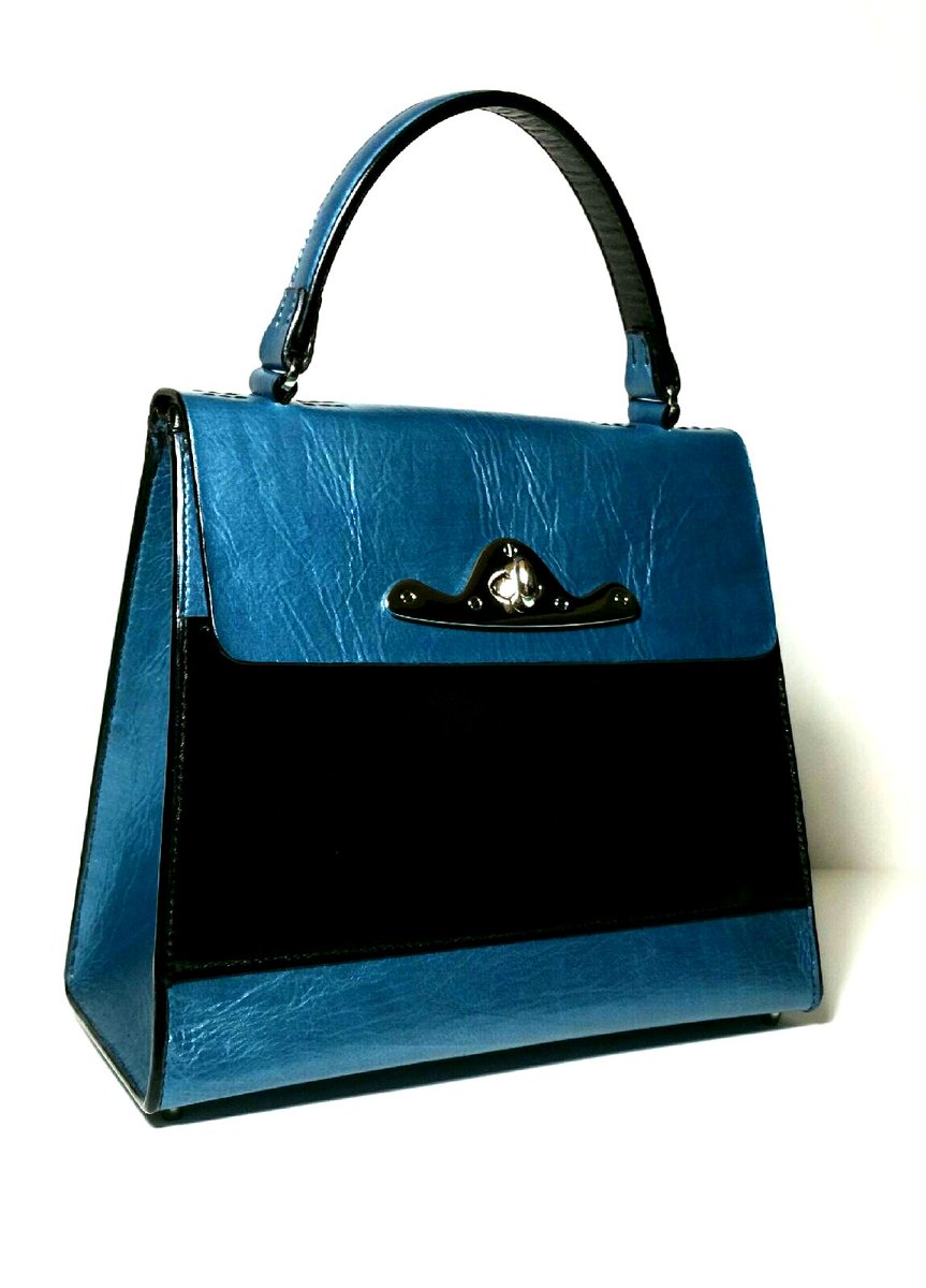 French Inspired. Detroit Built. Crafting Fine Bespoke Collections For People Of Distinction. bit.ly/2IhCfS3 #AfterFive #FormalHandbags #ProfessionalWomen #Uniqueness #ExquisiteLeatherBags #BusinessWomen #HighEndAccessories #BossLady