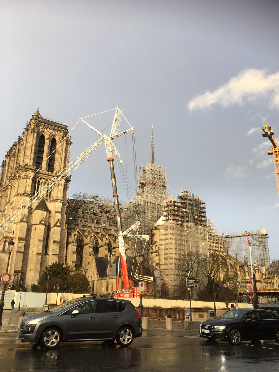 xuanphanaxa's tweet photo. On voit le haut de la Flèche ! 👍⛪️ https://t.co/ypmnmjDgR1