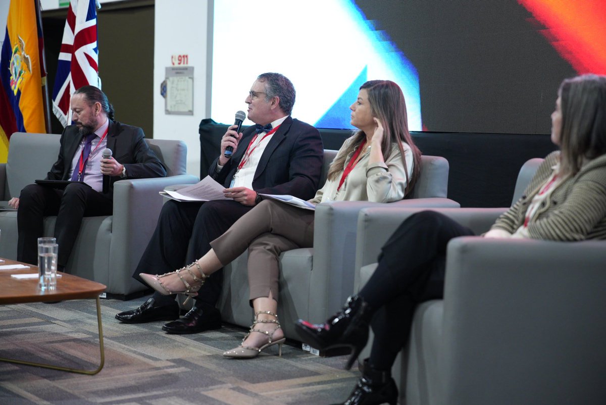 Ramón Miró: Tenemos un propósito, 'lo hacemos bien porque valoramos la vida', la vida de nuestros colaboradores, comunidad aeroportuaria, pasajeros, medio ambiente. Tenemos programas de voluntariado que involucra a colaboradores y comunidades aledañas al @AeropuertoUIO.