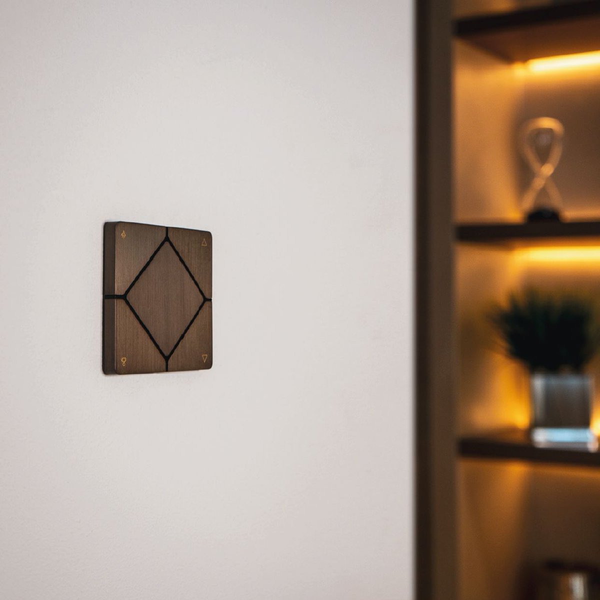 The gorgeous TAP-5 ORE Brushed Jordan Bronze keypad is machined out of 8mm solid brass and expertly hand finished in the UK. Head on over to our website to find out more. #KNX #control4 #lutron #loxone #crestron #avtweeps #tech #ukmfg #smarterhomes #smarthometechnology