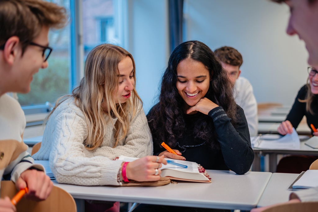 Overweeg jij een christelijk tussenjaar en ben je benieuwd of het EH-Basisjaar of het EH-Traject wat voor jou is? Kom dan naar de Infomiddag op vrijdag 8 maart en proef de SFEER van de EH! Check onze website voor meer info en aanmelden: eh.nl/agenda