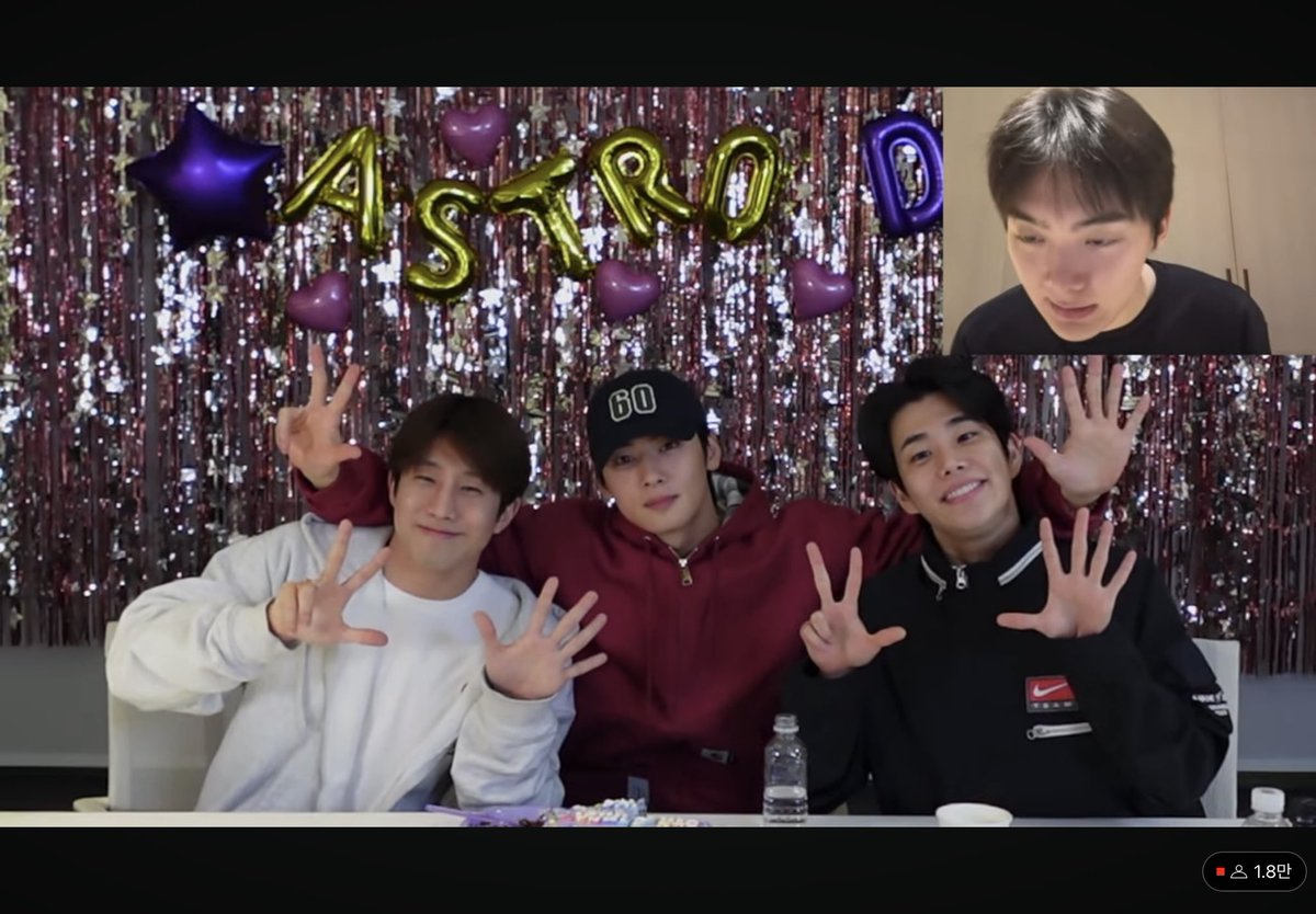 ASTRO_OVO_'s tweet photo. 아 너무 예쁘다 아스트로 🥹
아스트로와 함께한 모든순간들이 행복했어 사랑해 🫶 앞으로도 함께하자
 #아스트로_8th_영원히_우린함께야 https://t.co/gx1DpgkGdM