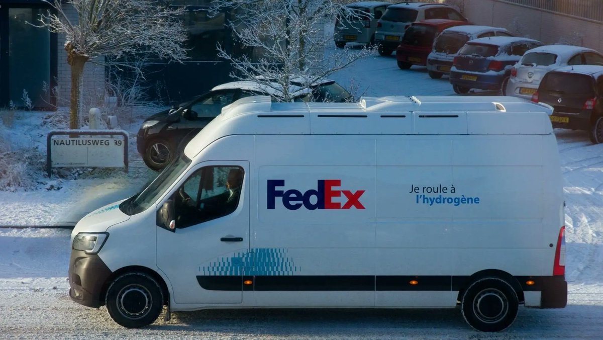 FedEx tests hydrogen van in Utrecht❗ 
👉 The🚛 has 400km range with 6kg of hydrogen gas, 30kW fuel cell.
@fedex
lnkd.in/ed5s_xhr
#Sustainability #GreenLogistics #Innovation #fedex #hyvia #υδρογόνο #μεταφορές #logistics #Utrecht #renault #fuelcells #hydrogenvan #HydroZen