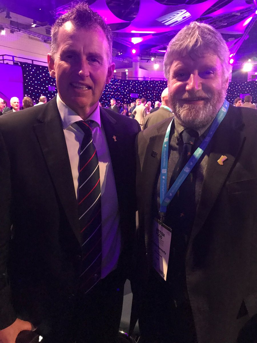 NFUS President Martin Kennedy at #NFU2024 Annual Dinner on Thursday evening 🍽️
Here Martin congratulated Minette Batters on an impressive 6️⃣ year stint as NFU President and spoke with Rugby referee Nigel Owens, who also spoke at the event.