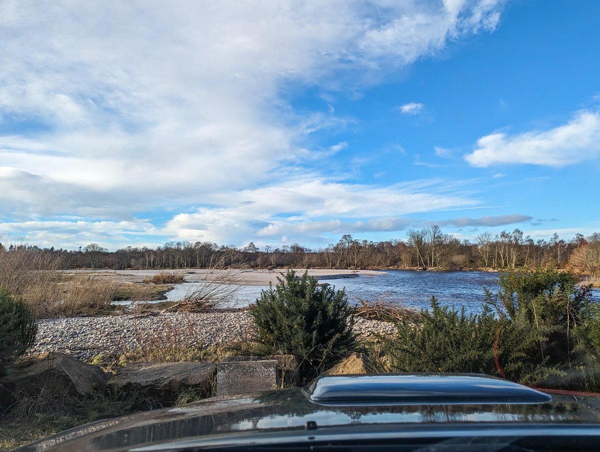 Our river is safeguarded round-the-clock, every day of the year, by our dedicated team of Water Bailiffs.😁 Here, you can see Richard, our Head Water Bailiff, on one of his regular patrols of the Speymouth and Fochabers Angling Associations. Thanks for all your hard work!👏