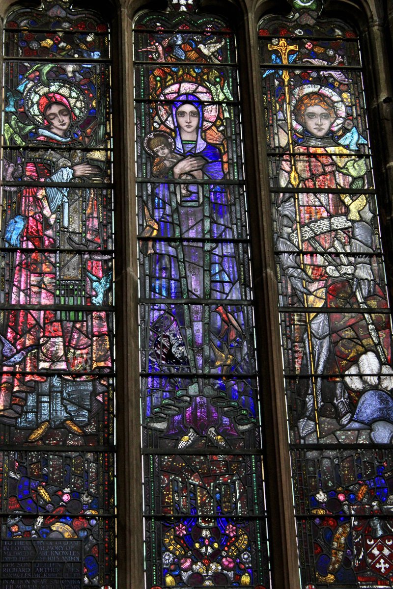 A trip through beautiful #Cheshire today to St Mary, #Nantwich to see this extraordinary #stainedglass by Harry Clarke (1919)
This interesting church is open daily to visitors
#StainedGlassEveryday
@BSMGP