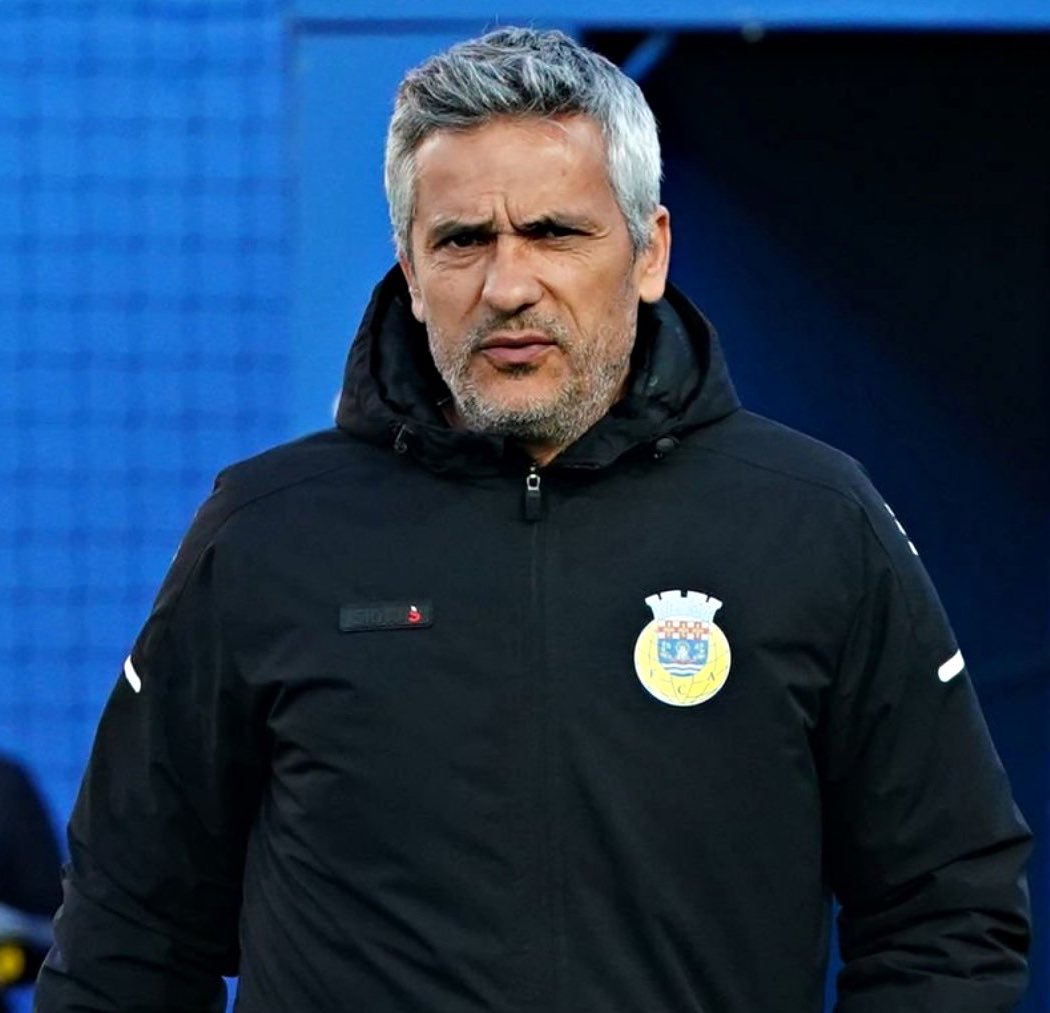 Tuga_global's tweet photo. 🆓 Treinadores livres no mercado:

🇦🇷 Jorge Sampaoli
🇦🇷 Gabriel Milito
🇦🇷 Gabriel Heinze
🇵🇹 Paulo Sousa
🇵🇹 Armando Evangelista
🇪🇸 Domenec Torrent
🇧🇷 Vanderlei Luxemburgo
🇧🇷 Paulo Turra
🇧🇷 Mano Menezes
🇧🇷 Alex

🧠 Quem seria uma boa escolha para o Botafogo? https://t.co/VNplXhBeut