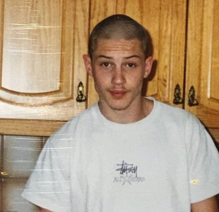TheCinesthetic's tweet photo. tom hardy, 1994 https://t.co/pagT3DRXBk