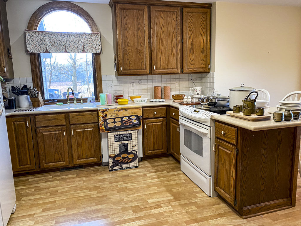 AaronSiepierski's tweet image. Discover the joy of cooking with our Holland Estate Sale's fantastic kitchen appliances and items! 

📍Holland, MI, 49424 USA
📅 February 23 - 25, 2024
⏰ 10:00 am - 4:00 pm

Let's unleash your inner chef! 🍳🔥 

#kitchenitems #appliances #holland #hollandsale #detroit