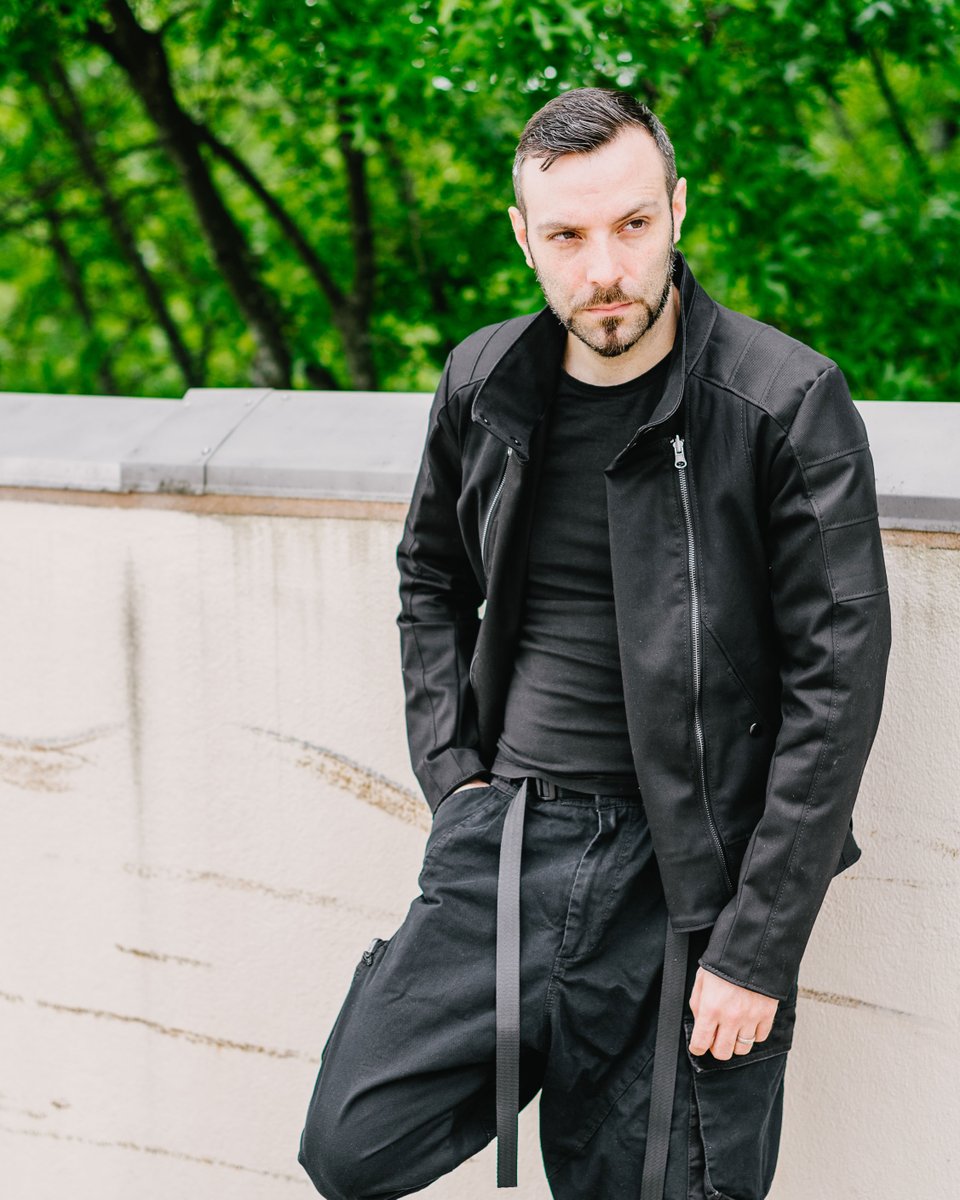 VolanteDesign's tweet image. Every hero has their journey, and all journeys must come to an end. Today, we are officially retiring the Ronin.

Right now, get the Ronin jacket for just $199. Five colorways and SO many ways to wear! 

bit.ly/4bPmuwE

#motostyle #volantedesign