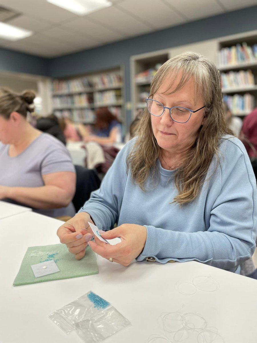 Check out these photos from Melfort Public Library's beading class! There's still many events coming up. Check out our events calendar: lssap.ca/calendar Made possible by: @SaskCulture @cifsask @saskarts @SKGov @SKLibrary @HomeSIGA @SaskTel