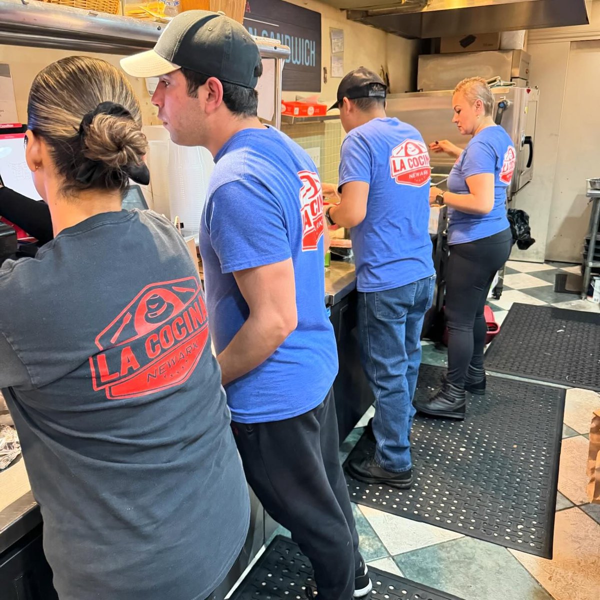 NWKDelivers's tweet photo. Check out the behind-the-scenes action at @lacocina_newark as they prep for the lunch rush! 👀
Download the NWKD app to start your first order: https://t.co/XDNXRu6ayt 
📸: @lacocina_newark https://t.co/nDH6Qbnykj
