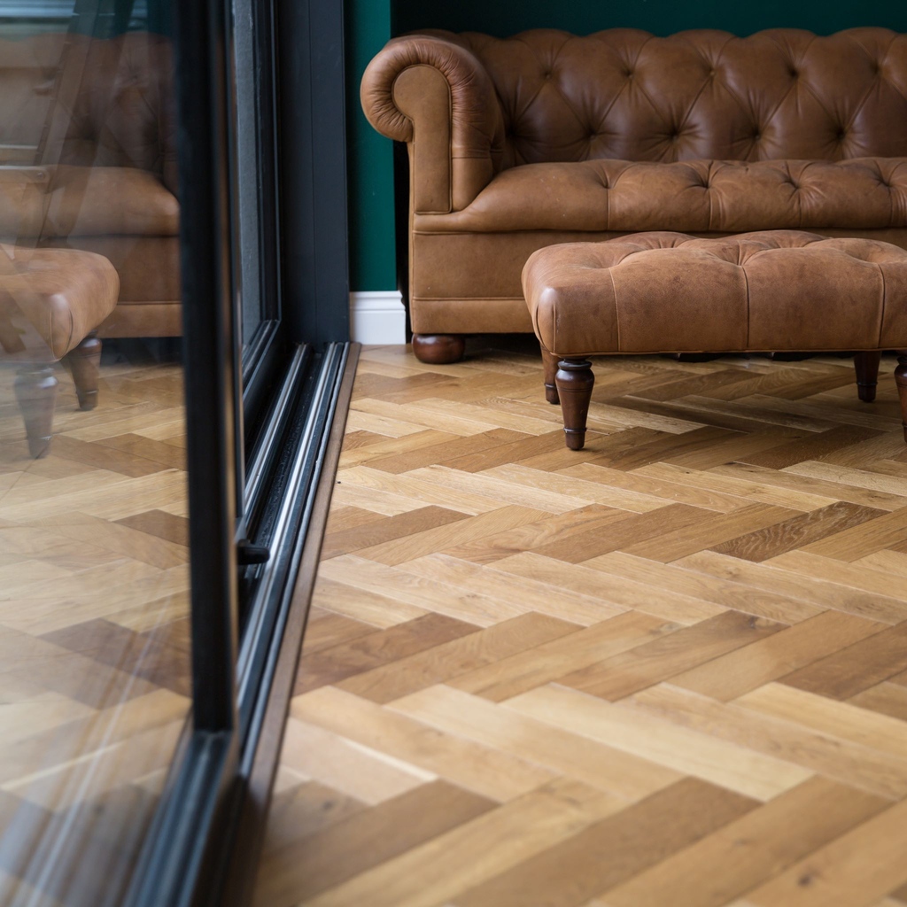The warming smoked tones of our Smoked Oak herringbone are perfect for creating an inviting design in any home 🏡

Start your dream flooring design by clicking the link and ordering a free sample today 👉 l8r.it/VeIE

Featured Product: ZB201 Smoked Oak

#WoodFlooring