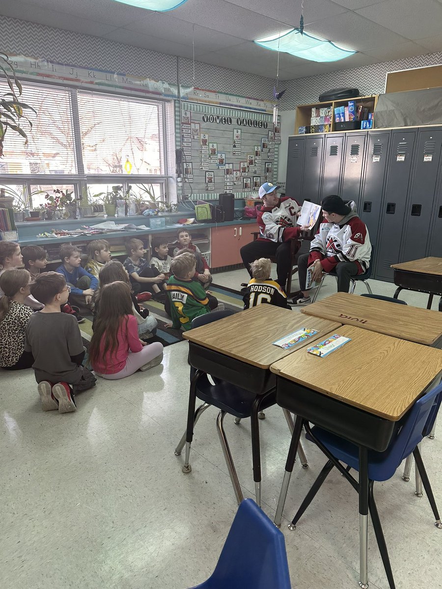 OilCapsHockey's tweet photo. This morning Oil Caps Braeden Lewis, Eric Reid, Ty Plaisier, Grady Lane, Nolan Wallace, Ethan Guthrie, Trevor Hunt, Luke Robson, Nolan Chastko and Cole Slobodian spent some time for ‘I Love To Read” month at Mary Montgomery Elementary School!! https://t.co/NbzAOIinWZ