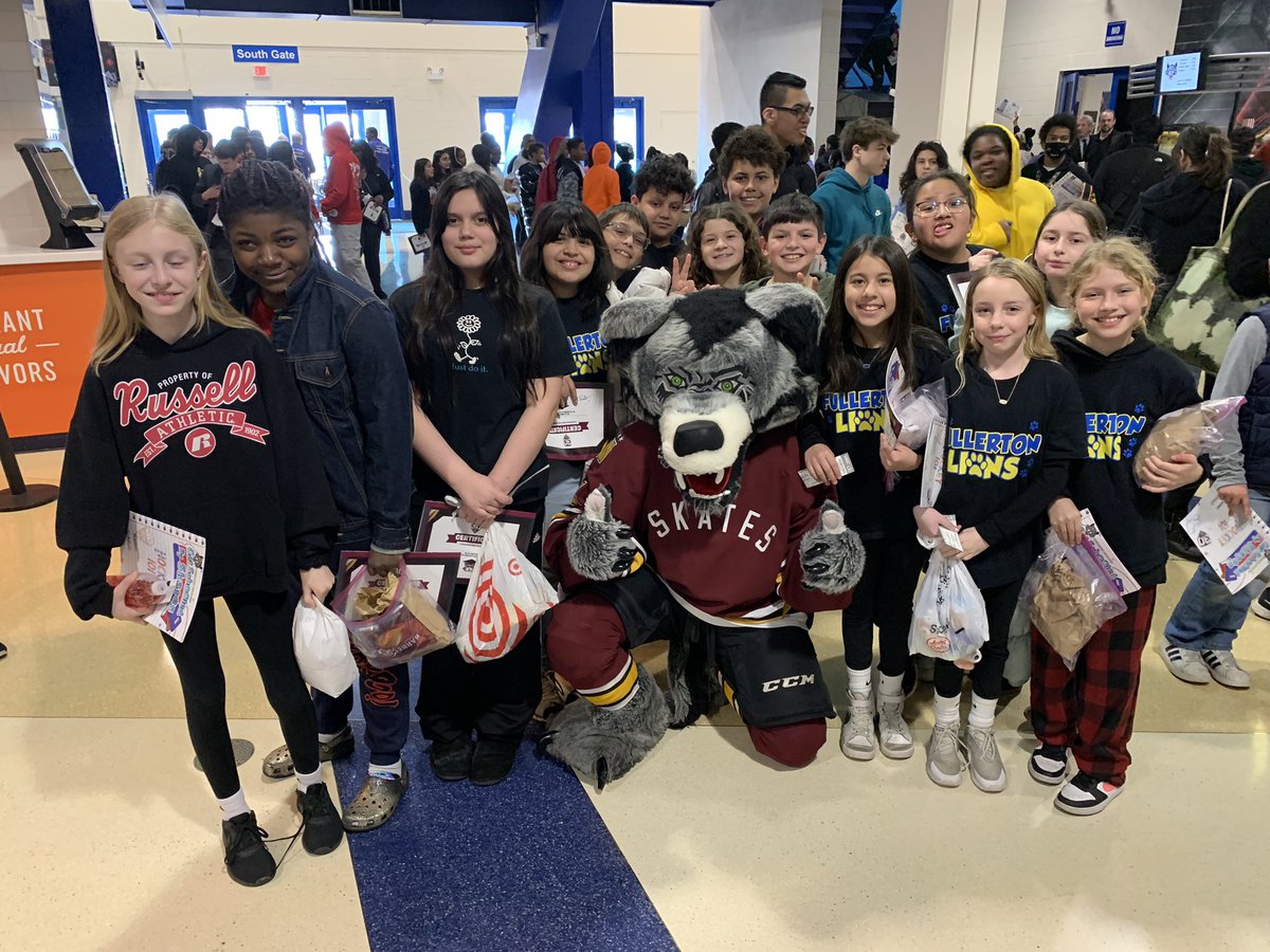 We had to get our annual picture with Skates <a href="/Chicago_Wolves/">Chicago Wolves</a> We always have the best time on our educational, yet fun, field trip! #ASD4All  #fullertonlions #5thgradeisthebestgrade