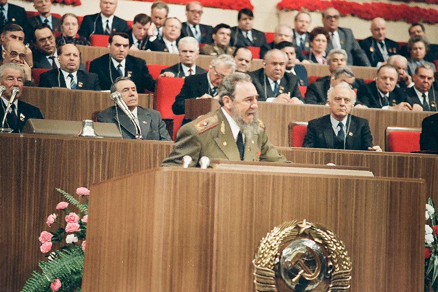 FSoldadodeIdeas's tweet photo. 📅 26 de febrero de 1986 📸#FidelCastro pronuncia discurso en el XXVII Congreso del Partido Comunista de la Unión Soviética. Palacio de los Congresos, Moscú.

👉https://t.co/TXYThJ0gM5 #FidelViveEntreNosotros #FidelPorSiempre https://t.co/17S7owboBA