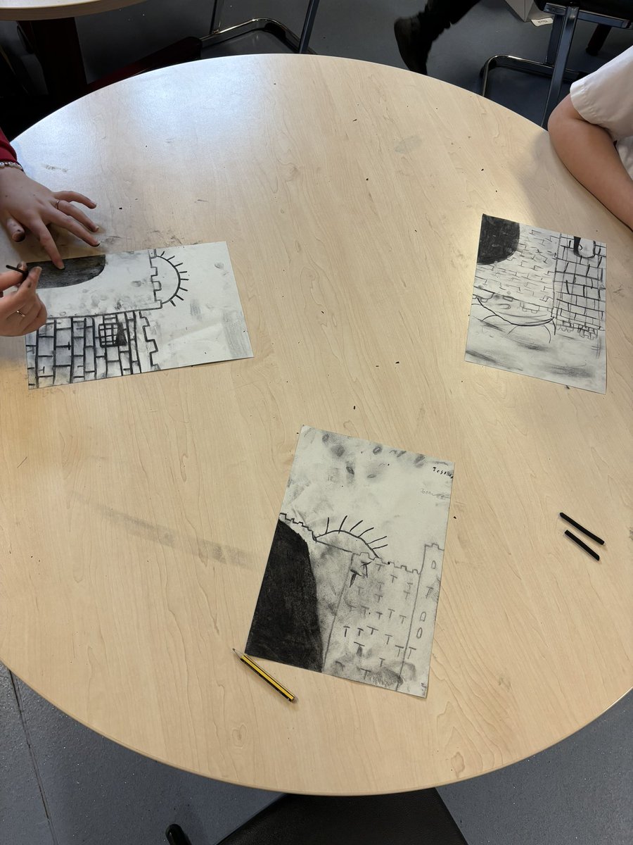 missframe99's tweet photo. Primary 6 created some amazing charcoal art work today!
We have been looking at the architecture of Scottish Castles in relation to their current topic: Mary Queen of Scots🏴󠁧󠁢󠁳󠁣󠁴󠁿🏰 https://t.co/udMB28UUkH