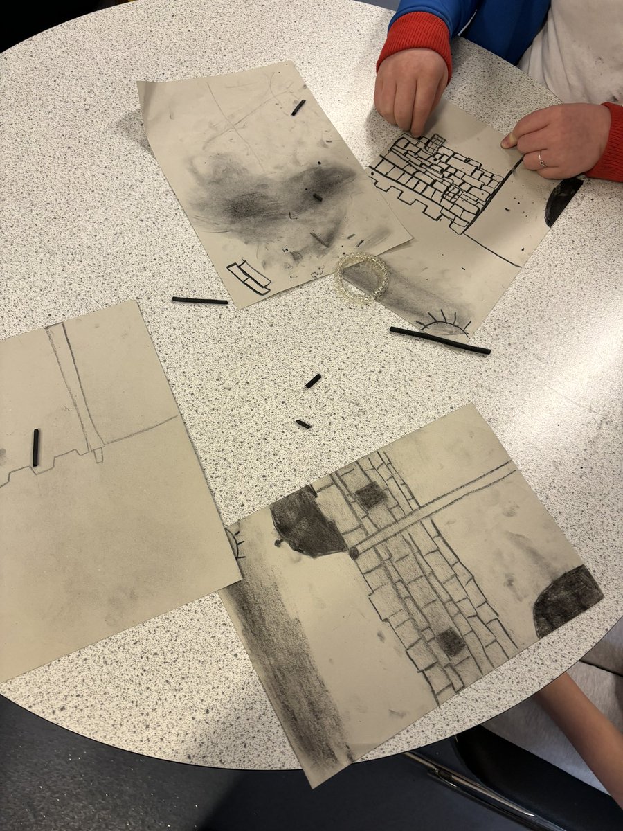 missframe99's tweet photo. Primary 6 created some amazing charcoal art work today!
We have been looking at the architecture of Scottish Castles in relation to their current topic: Mary Queen of Scots🏴󠁧󠁢󠁳󠁣󠁴󠁿🏰 https://t.co/udMB28UUkH