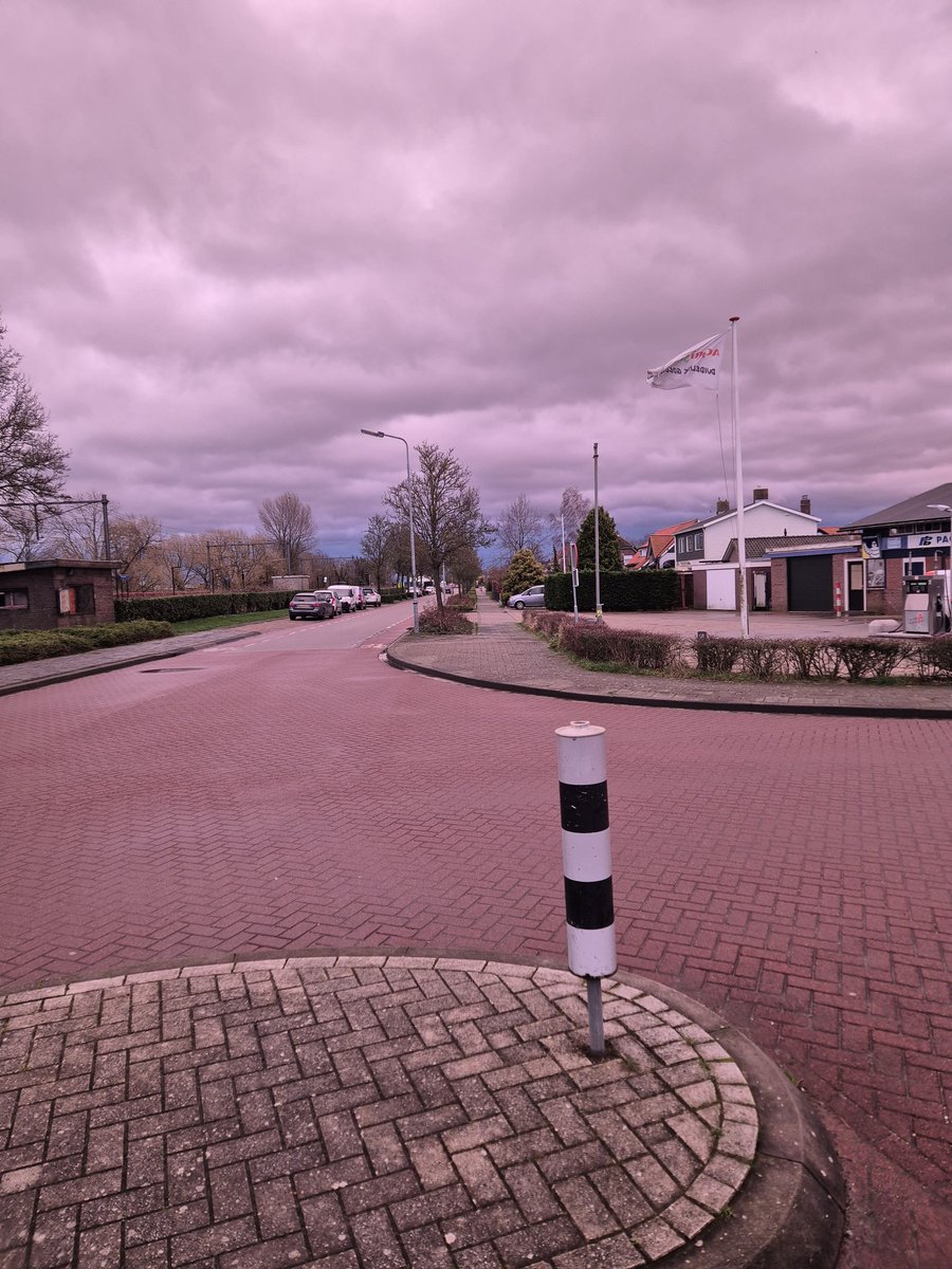 DanielVervelde's tweet photo. Blauwe lucht of zwarte lucht? https://t.co/utTHTHC8Ta