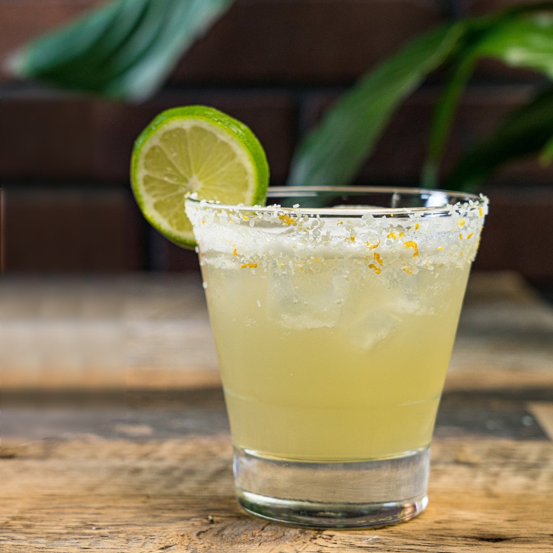 National Margarita Day calls for a celebration! Join us for our delectable craft cocktails and make your day a little more festive.🍹🥂 #GoodVibes #QualityFood #AffordablePrices #FreshIngredients #EatLocal #DeliciousFood #TastyEats #FoodLovers #MargaritaDay #CraftCocktails