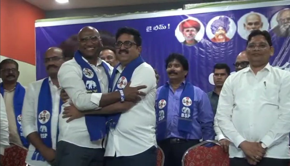 JPRpurnachandra's tweet photo. “ఈ రోజు నేను మళ్లీ పుట్టాను,రాత్రి నాకు నిద్ర పట్టలేదు,గుర్రం జాషూవా కావ్యంలోని గబ్బిలంలా నా మనసు తిరుగుతూ ఉంది. అట్లా నా మనసు ఒక ప్రాంతం నుంచి మరో ప్రాంతానికి తిరిగింది. నన్ను నేను తెలుసుకోవడానికి 62 ఏళ్లు పట్టింది. అన్ని రంగాల్లో కులమే రాజ్యమేలుతోంది. నేను రిటైరయ్యాక ఒక కార్పొరేట్ కంపెనీలో పని చేశాను. అక్కడ నేను పోలీసు అధికారిగా అందుకున్న శాలరీకన్నా ఎక్కువ జీతం సంపాదించాను. అయినా నాకు సంతృప్తి లేదు. ఆ సమయంలో కాన్షీరాం సిద్ధాంతం నన్ను ఆకర్శించింది. ఒకవేళ ఆధిపత్య పార్టీలు నాకు టిక్కెట్ ఇచ్చినా, గెలిచినా వాళ్ల కనుసన్ననలోనే పని చేయాలి. ఆ పార్టీ సిద్ధాంతాలకు అనుగుణంగా పనిచేయాలి. అస్థిత్వం ఉండదు. ఆధిపత్య పార్టీలు ఎన్ని చెప్పినా ఒక ముసుగు మాత్రమే. బహుజనులు పని చేయనివ్వరు. ఆ సమయంలో నాకు నా ఇల్లుగా ఫీలయ్యింది బీఎస్పీ మాత్రమే. బీఎస్పీ నేను పుట్టి పెరిగిన బహుజన పల్లెలా ఉంటుంది.మనకు ఒక రాముడున్నాడు. ఆయనే కాన్షీరాముడు. ఆయన స్ఫూర్తితోనే ముందుకు సాగాలి. మనమంతా కలిసి ఉండాల్సిన అవసరం ఉంది. బీసీలు బీఎస్పీతో కలిస్తేనే రాజ్యాధికారం దక్కుతుంది. 
ఆధిపత్య కులాల శక్తుల నుంచి ప్రజాస్వామ్యాన్ని కాపాడుకుందాం. బీఎస్పీని బలోపేతం చేద్దాం"ఈరోజు విజయవాడ ,ఆంధ్రప్రదేశ్ లో బీఎస్పీ సెంట్రల్ కో ఆర్డినేటర్ రాంజీ గౌతమ్ గారు, తెలంగాణ బీఎస్పీ స్టేట్ ప్రెసిడెంట్ డాక్టర్ ఆర్ఎస్ ప్రవీణ్ కుమార్ల గారు, ఇతర నేతల  సమక్షంలో బహుజన్ సమాజ్ పార్టీలో చేరానని మీకు తెలియడానికి సంతోషిస్తున్నాను, ఈ అవకాశాన్ని కల్పించినందుకు కుమారి మాయావతి గారికి ధన్యవాదాలు ,ఈ ఆధిపత్య కులాల చెర నుంచి బహుజన విముక్తి కోసం అదేవిధంగా బి.ఎస్.పి నీ ఏపీలో అధికారంలోకి తెచ్చేందుకు నా వంతుగా కృషి చేస్తాను.
#JPR #purnachandraraoips #BSP #BSP4Andrapradesh