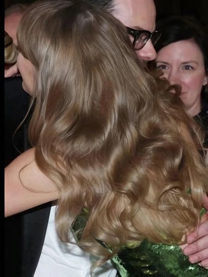 autumnindie's tweet image. A maior superação de um cabelo loiro na história foi esse aqui 👇👇