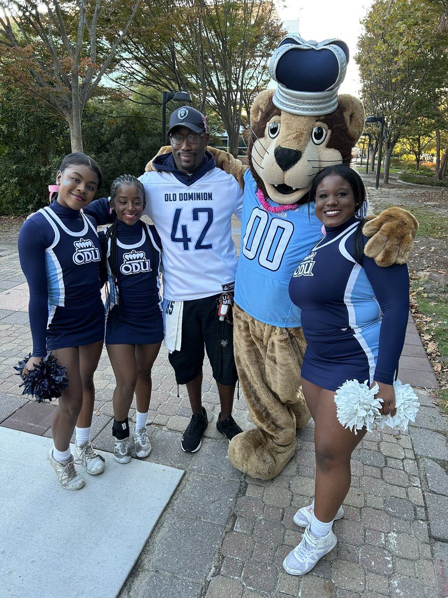 QE3FromTheVA's tweet photo. Christmas in February?! Let’s go! #DominionOverAll #ReignOn @EASPORTSCollege 🦁👑💙🏈 https://t.co/D3ATB0m2U5
