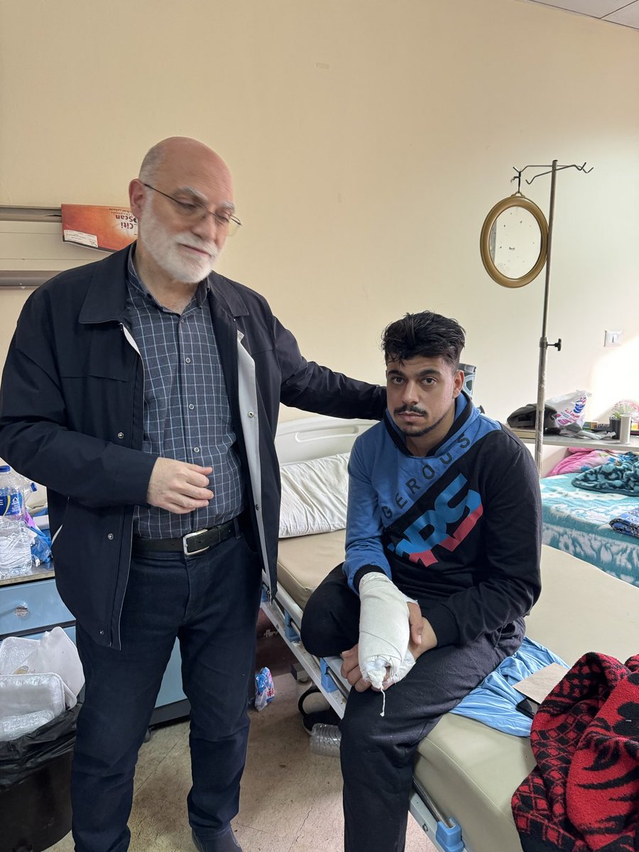 Fetih Vakfı ile birlikte Gazze’ye acil yardımların organizasyonu için gittiğimiz Mısır’ın başkenti Kahire’de, Aynu’ş-Şems Hastanesinde tedavi gören 45 Filistinli yaralı kardeşimizi ziyaretimizde, mazlumlara dua edip, Siyonist çetenin zulmünü, vahşetini bir kez daha lanetledik.