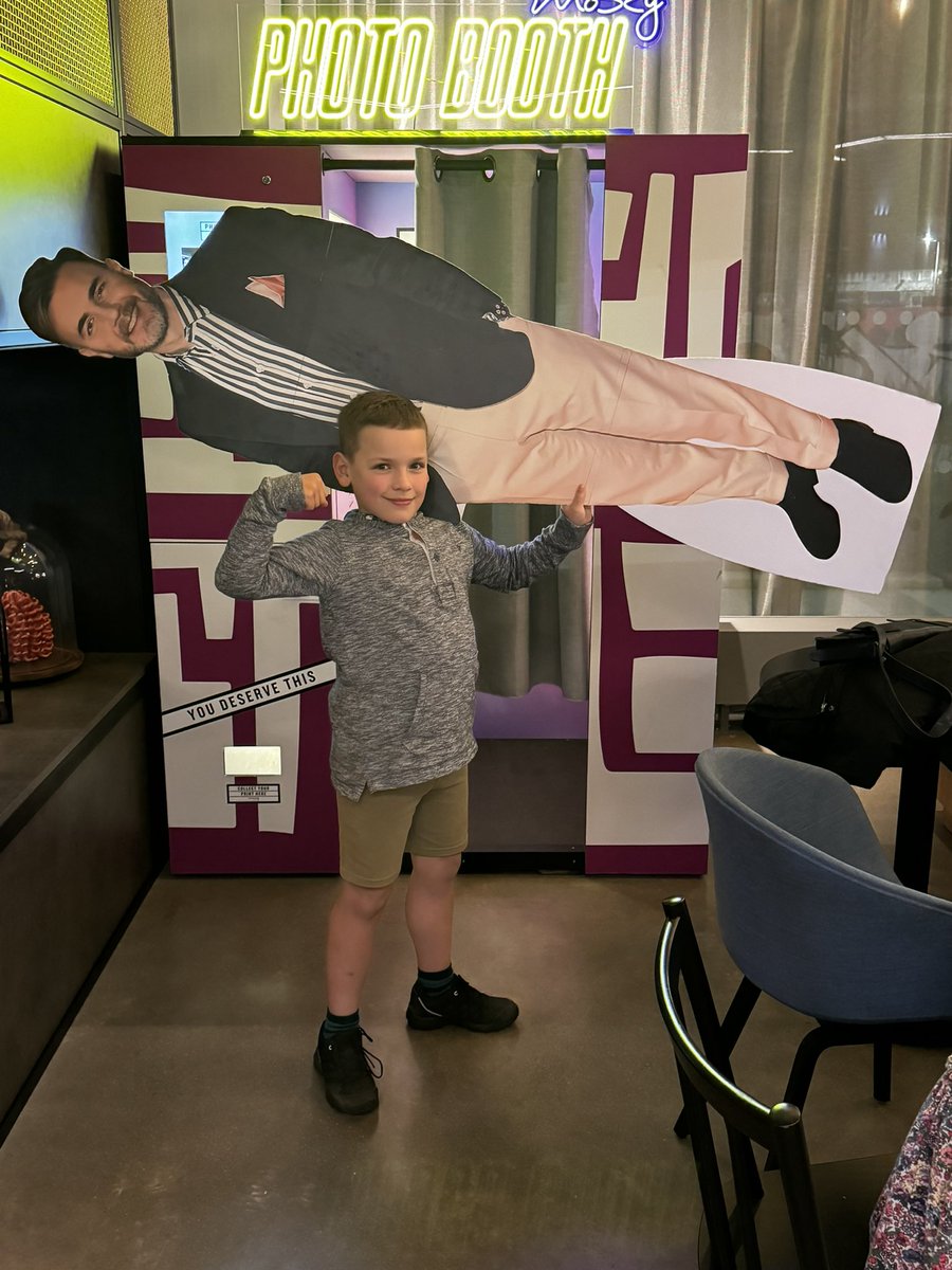 @homeparkstadium #SnapWithTakeThat @GaryBarlow needs more than a little patience with Capitan junior showing off his big arms…@MoxyHotels