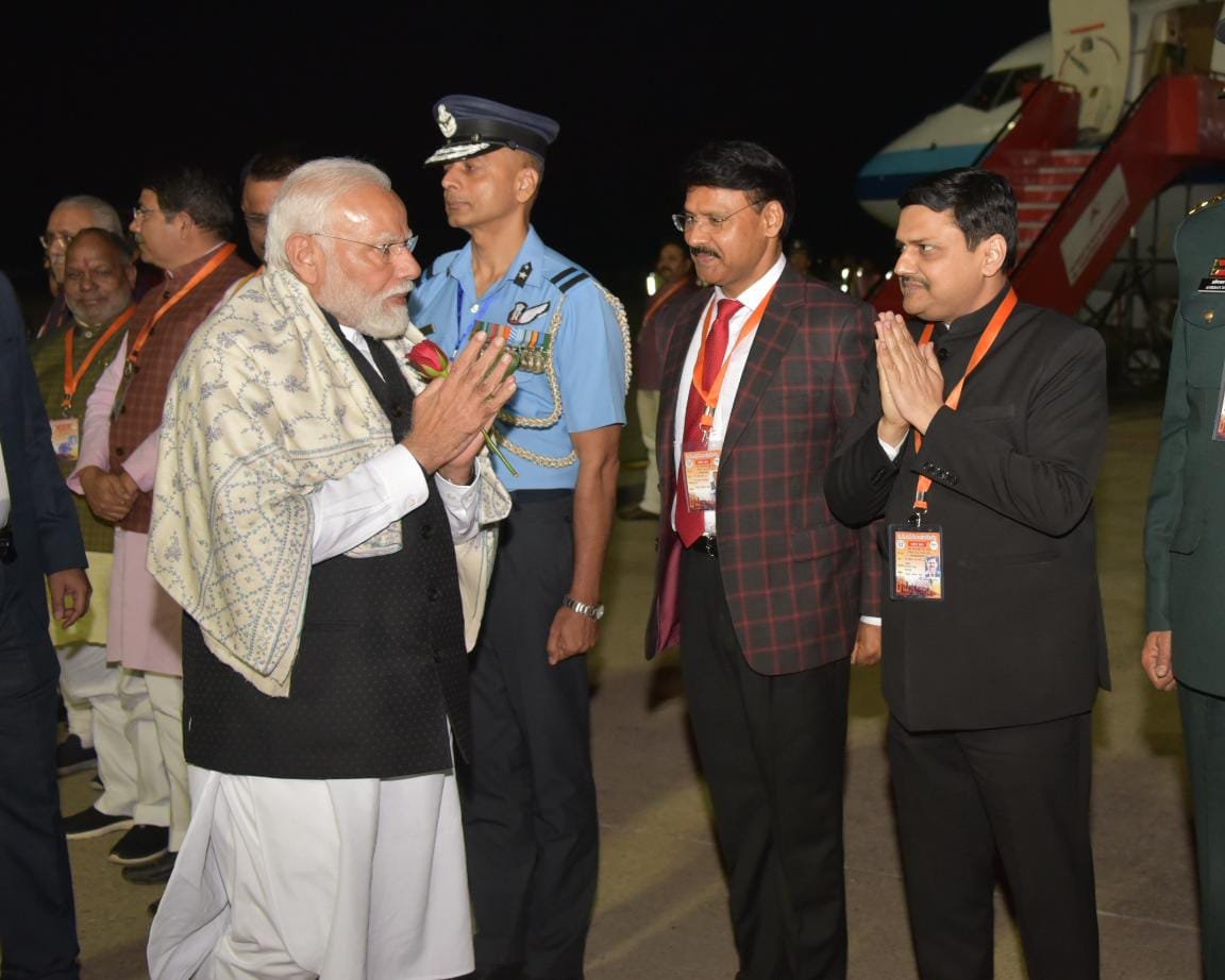 Uttar Pradesh | Prime Minister Modi arrived at Varanasi airport; received by CM Yogi Adityanath. The PM will be on a 2-day Varanasi visit from 23rd February. He will inaugurate the completed Amul Banas Dairy Plant. He will also be inaugurating developmental projects worth Rs…