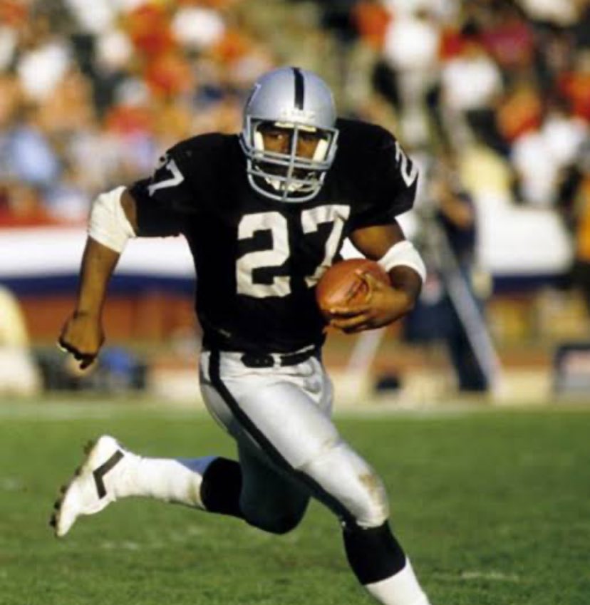 Super Bowl Champion Frank Hawkins was one of the great Nevada Backs. Thank you for being one of the men who helped build the strong Wolf Pack tradition!#ThrowbackThursday
