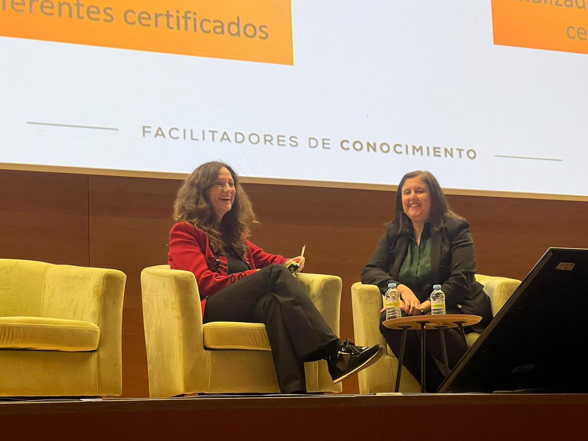 Carmenprietop's tweet photo. Un placer haber podido dar a conocer los proyectos #Digitalízate y #Plataformaonline y un lujazo subirme al escenario acompañada del talento de @albertodepazmo así da gusto! Y un gustazo que @ppbarea nos haya contado como le ha ayudado el programa de #BecasGoogleFundae ❤️ https://t.co/TJPQAQPS9n