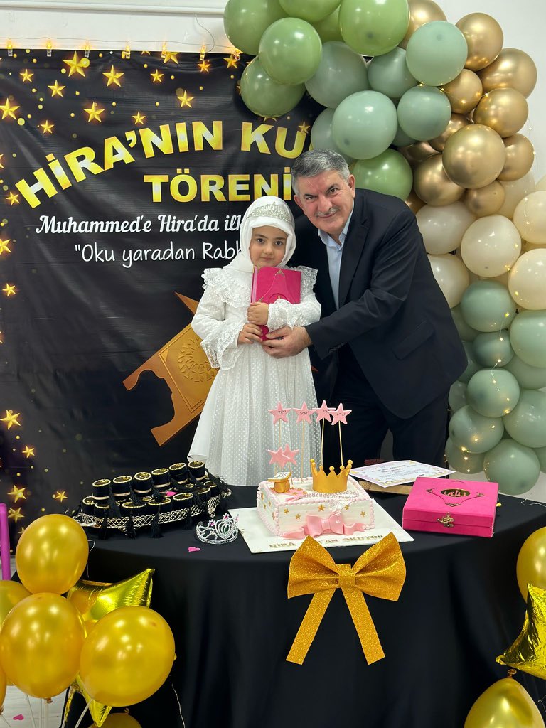 aliozerurgup's tweet photo. Biricik torunum Hira’nın Kur’an Töreni!

4-6 yaş Kur’an kursları çocuklarımızın islam inancı ve ahlakıyla erken yaşta tanışması bakımından çok önemli.

Kimi hadsizler Orta Çağ zihniyeti diyerek aşağılamaya çalışsa da milletimiz bu eğitim yuvalarına gözü gibi bakıyor.

@RTErdogan https://t.co/goFrlbjUrD