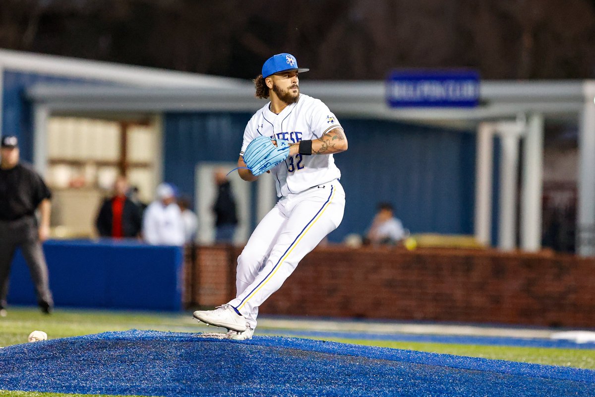 GREAUXPOKES's tweet photo. It's time to vote for the @raisingcanes Player Of The Week!

Kanin Morrow - 0.00 ERA, 6.2 inn, 7 Ks, 2 Apps 

Aina Domingo-Bernabeu - Went 2-0 vs Sam Houston

Christian Shumate - Average a double-double 

Ryann Schexnayder - Picked up the W in 1st career start vs. Lamar https://t.co/SxCSWL40K1