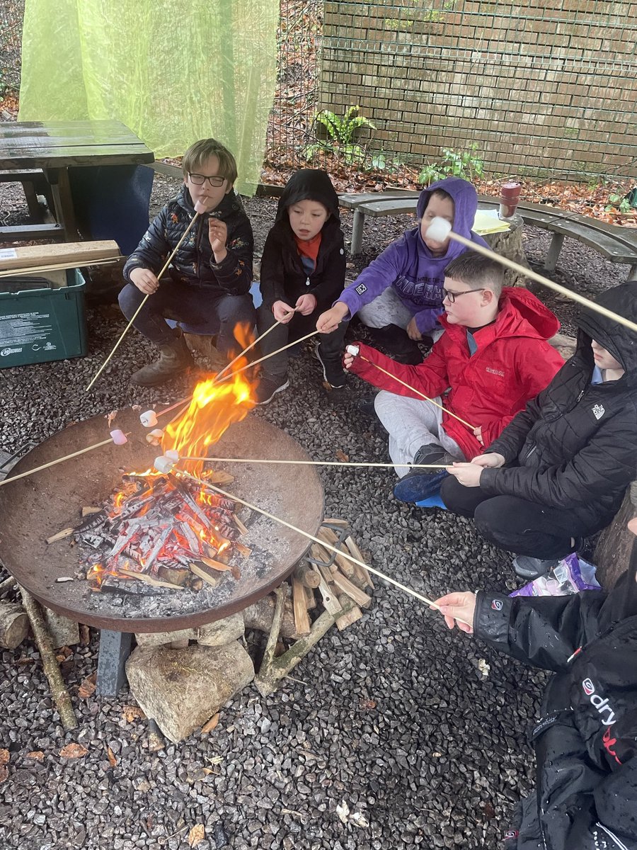 MissPearce22's tweet photo. Fabulous afternoon doing some bushcraft on CAG with a special treat at the end of the session with some s’mores 😍🔥☔️ https://t.co/Le0OMok4Vg