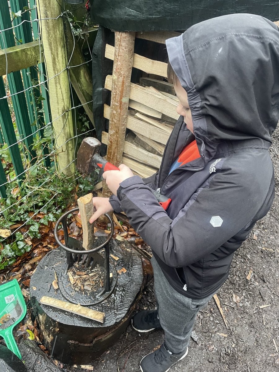 MissPearce22's tweet photo. Fabulous afternoon doing some bushcraft on CAG with a special treat at the end of the session with some s’mores 😍🔥☔️ https://t.co/Le0OMok4Vg