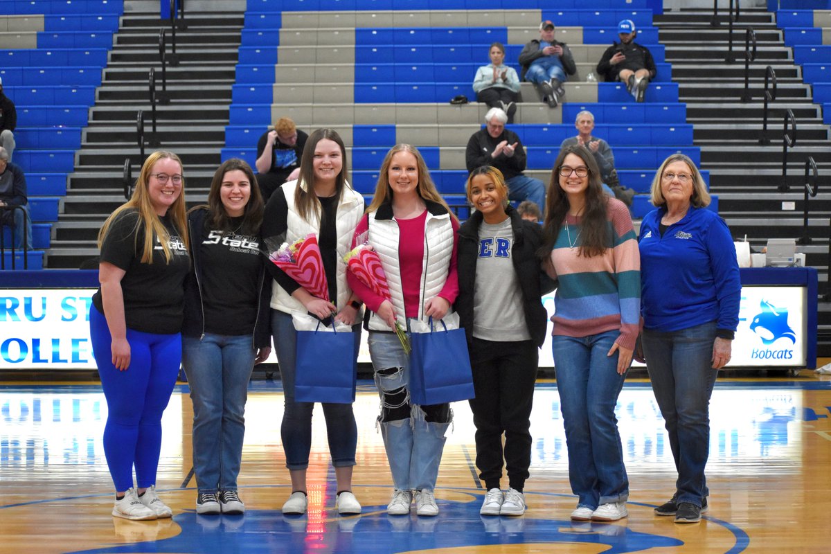 pscbobcats's tweet photo. Last Saturday, we celebrated our Golf Team Seniors. Congratulations to our two Bobcat seniors and good luck on all your future endeavors!💙🏌️‍♀️

#ClawsOut https://t.co/SpJLNGlqR0