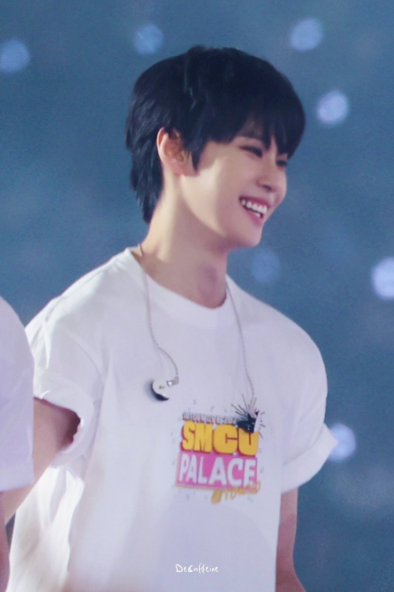 DeCaffeine_0201's tweet photo. 240222 SMTOWN Day2

엄청 웃으시네용🤭

#DOYOUNG
#도영 #NCT도영 #ドヨン https://t.co/sqK4Q46OGA
