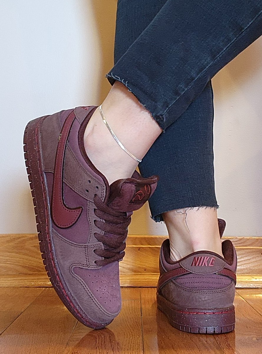 Running super late so didn't have time to swap out laces. But went with Burgundy Crush

#souths1dehype #kotd #Nike #Dunk #cityoflove #wearyoursneakers #yoursneakersaredope #OOTD