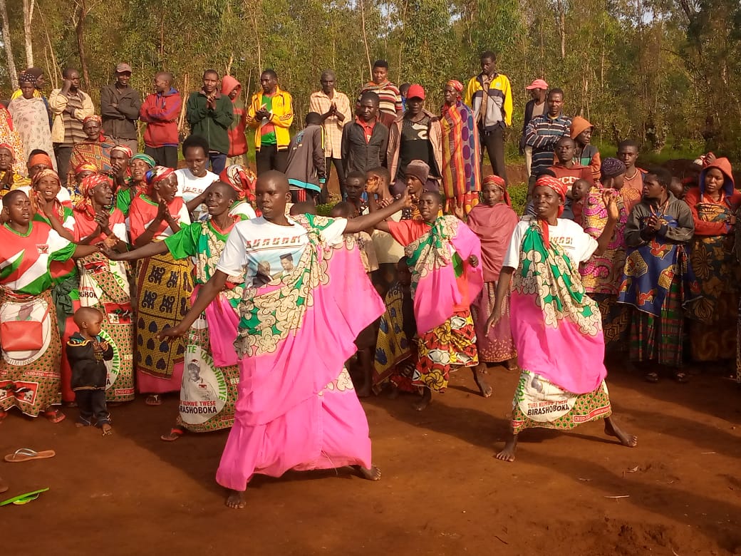 CnddFddButanyer's tweet image. #Burundi Kuruyu wa Kane, igenekerezo rya 22/2/2024 umunyamabanga w'umugambwe CNDD-FDD muri komine Muhanga yazindutse kumitumba ya #Mbaba,Mwendo na Rushenza asuzuma aho ibikorwa vy'iterambere bigishije abagumyabanga bigeze nibitigiri bagezeko araba ko vyungutse
@R_Ndikuriyo
 1/3