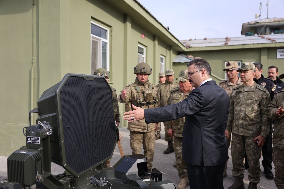 Iğdır valisi  Ercan Turan ve 3’üncü Ordu Komutanı Korgeneral Veli Tarakcı’nın katılımlarıyla, ASELSAN tarafından geliştirilen insansız kara aracı “ASLAN”ın tanıtımı yapıldı.