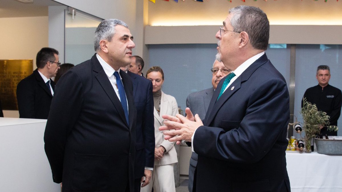 pololikashvili's tweet photo. Es un placer contar con la visita del Presidente de Guatemala, Excmo. Sr. @BArevalodeLeon 🇬🇹, a la Sede de ONU Turismo. Su presencia pone de relieve nuestro compromiso con el fomento del turismo sostenible en todo el mundo. https://t.co/ykbLnDrJ6G
